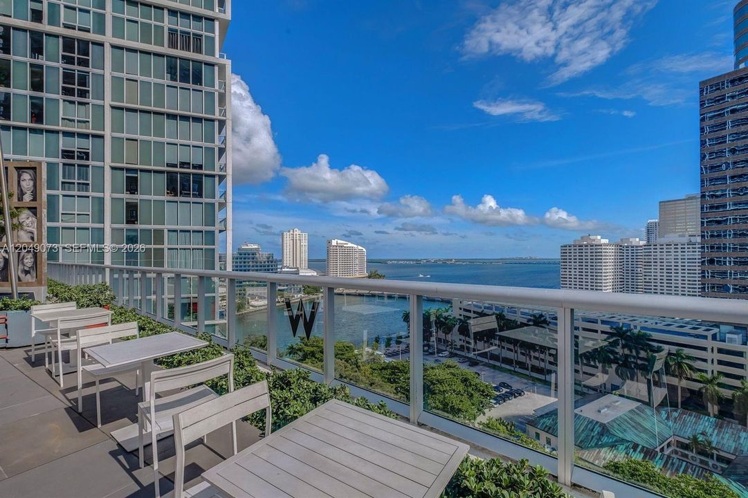 For Sale: $1,150,000 (2 beds, 2 baths, 1459 Square Feet)