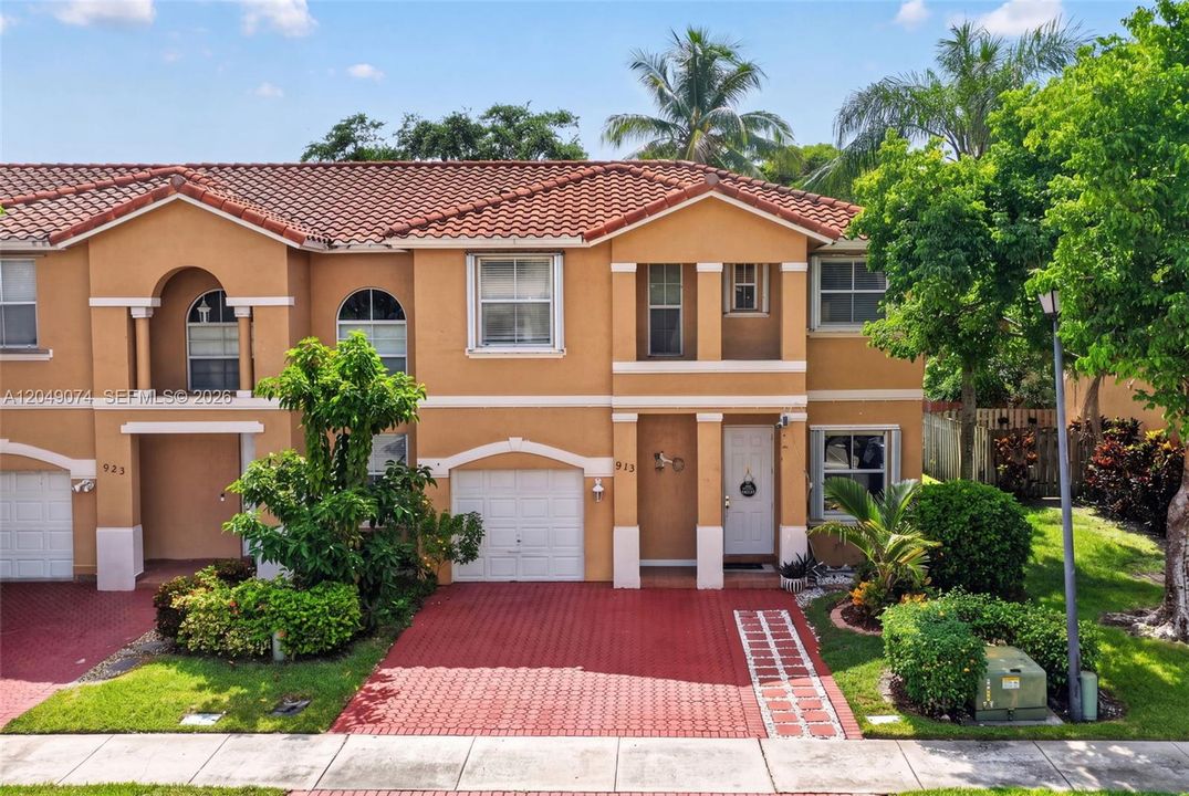 For Rent: $3,300 (3 beds, 2 baths, 1657 Square Feet)