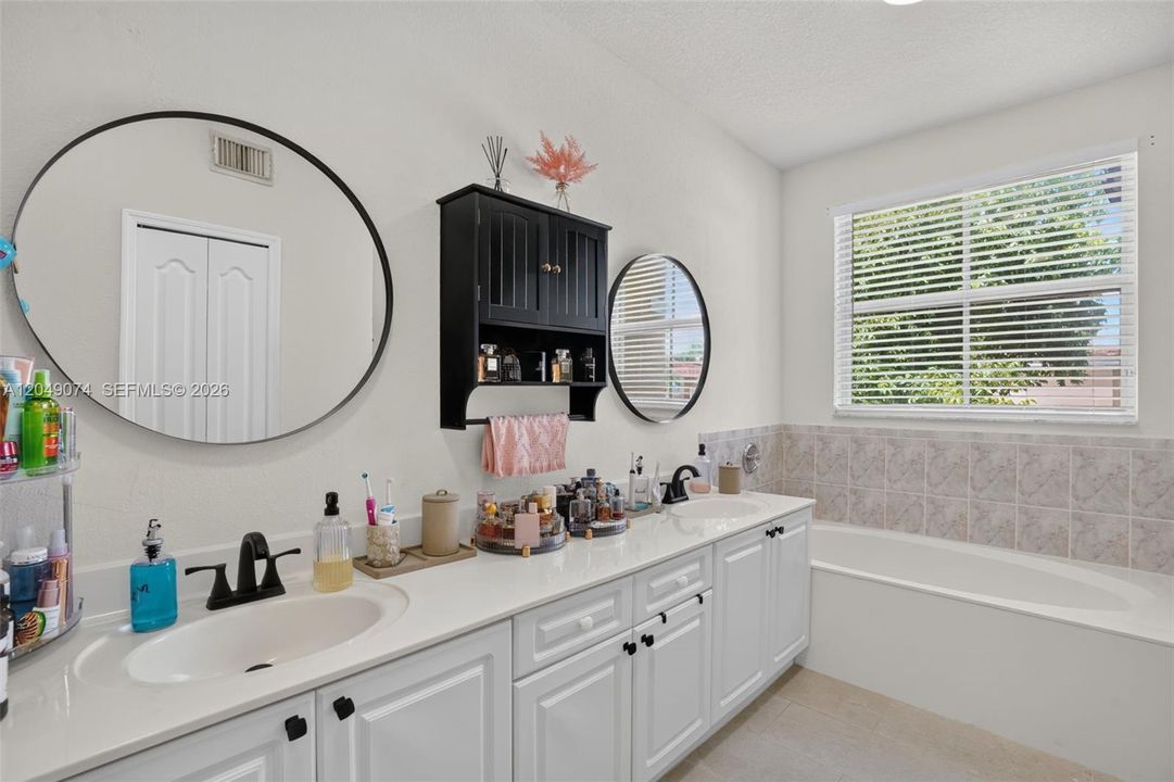 For Rent: $3,300 (3 beds, 2 baths, 1657 Square Feet)