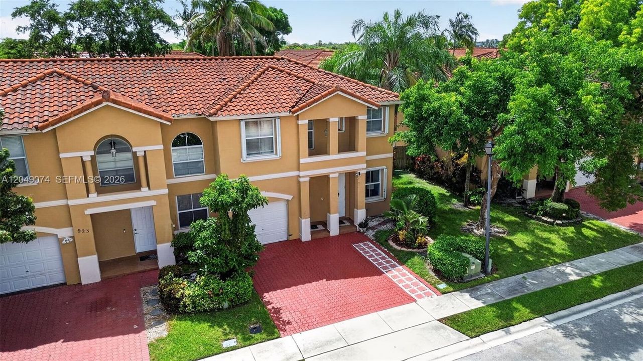 For Rent: $3,300 (3 beds, 2 baths, 1657 Square Feet)