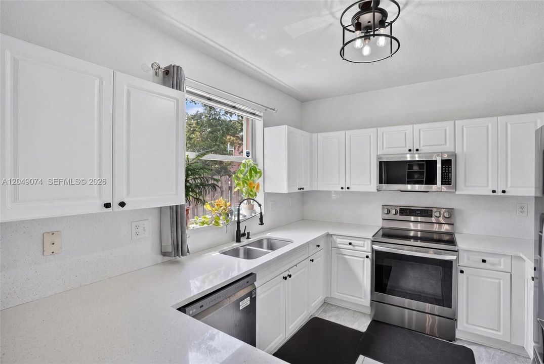 For Rent: $3,300 (3 beds, 2 baths, 1657 Square Feet)