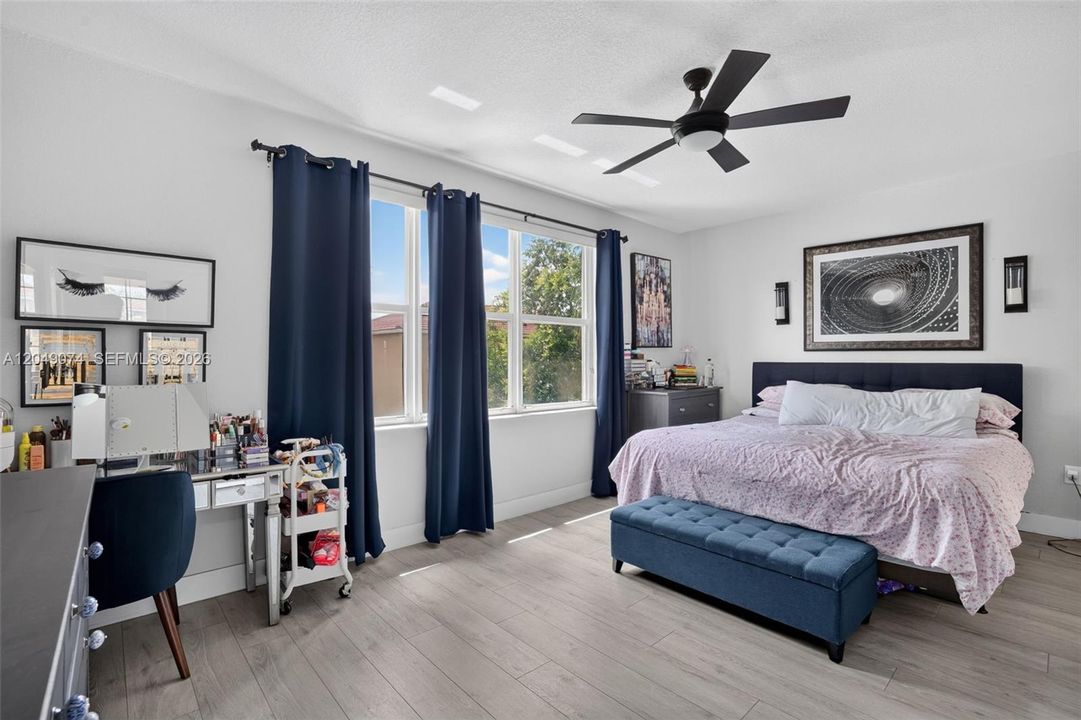 For Rent: $3,300 (3 beds, 2 baths, 1657 Square Feet)