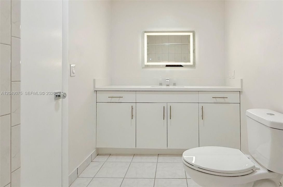 For Rent: $2,400 (2 beds, 1 baths, 1110 Square Feet)