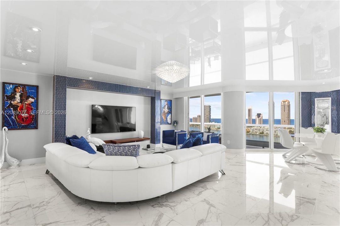 For Sale: $2,395,000 (3 beds, 3 baths, 2800 Square Feet)