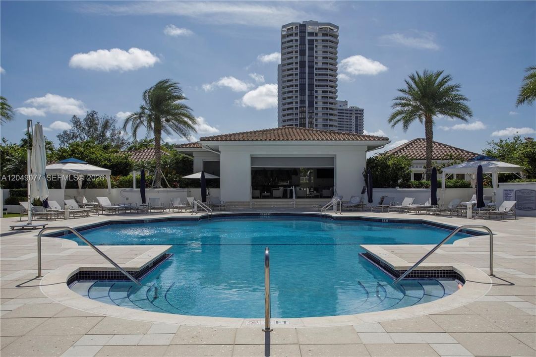 For Sale: $2,395,000 (3 beds, 3 baths, 2800 Square Feet)