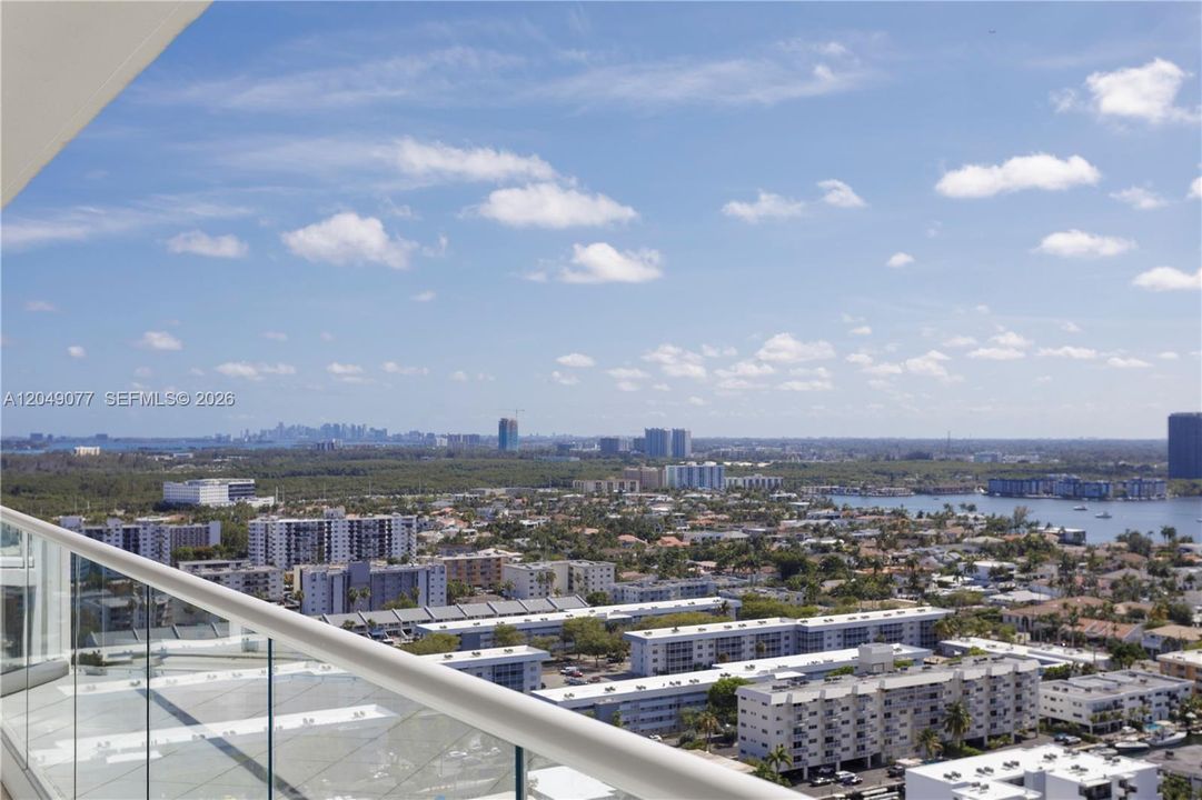 For Sale: $2,395,000 (3 beds, 3 baths, 2800 Square Feet)