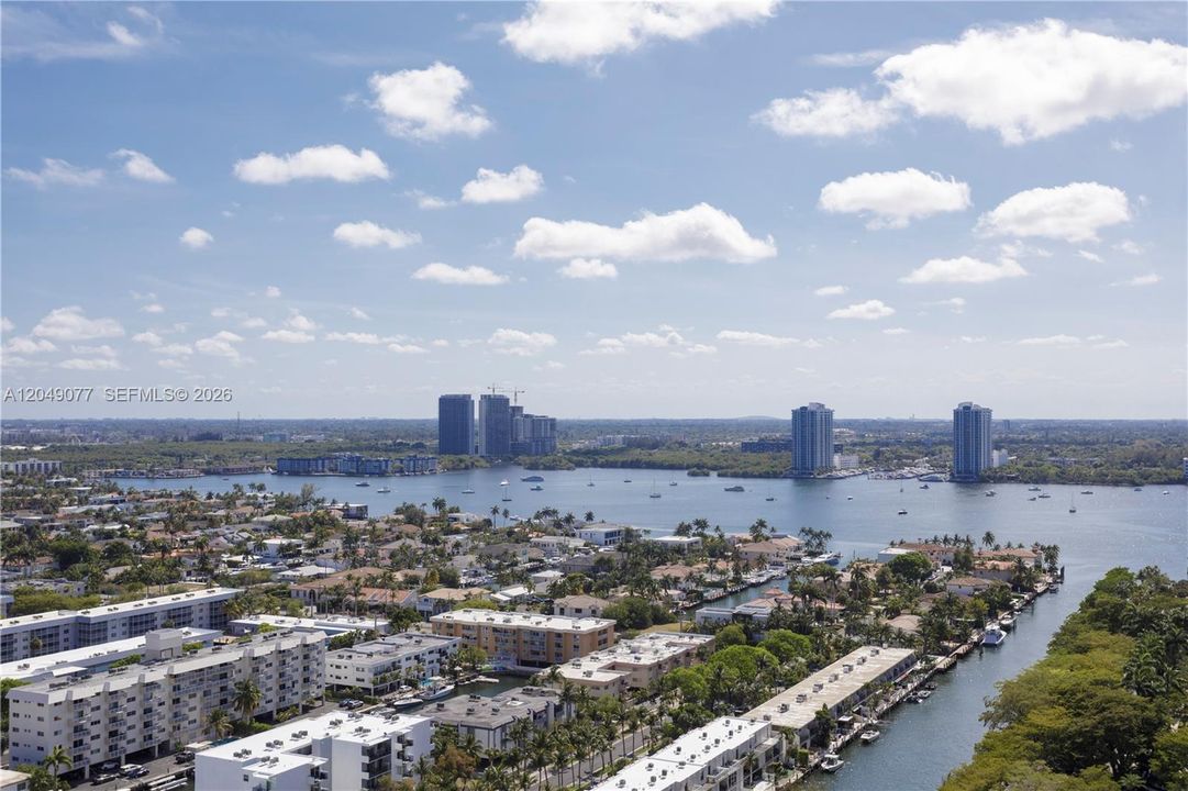 For Sale: $2,395,000 (3 beds, 3 baths, 2800 Square Feet)