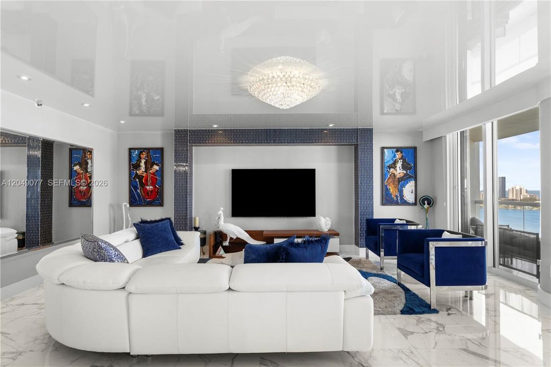 For Sale: $2,395,000 (3 beds, 3 baths, 2800 Square Feet)