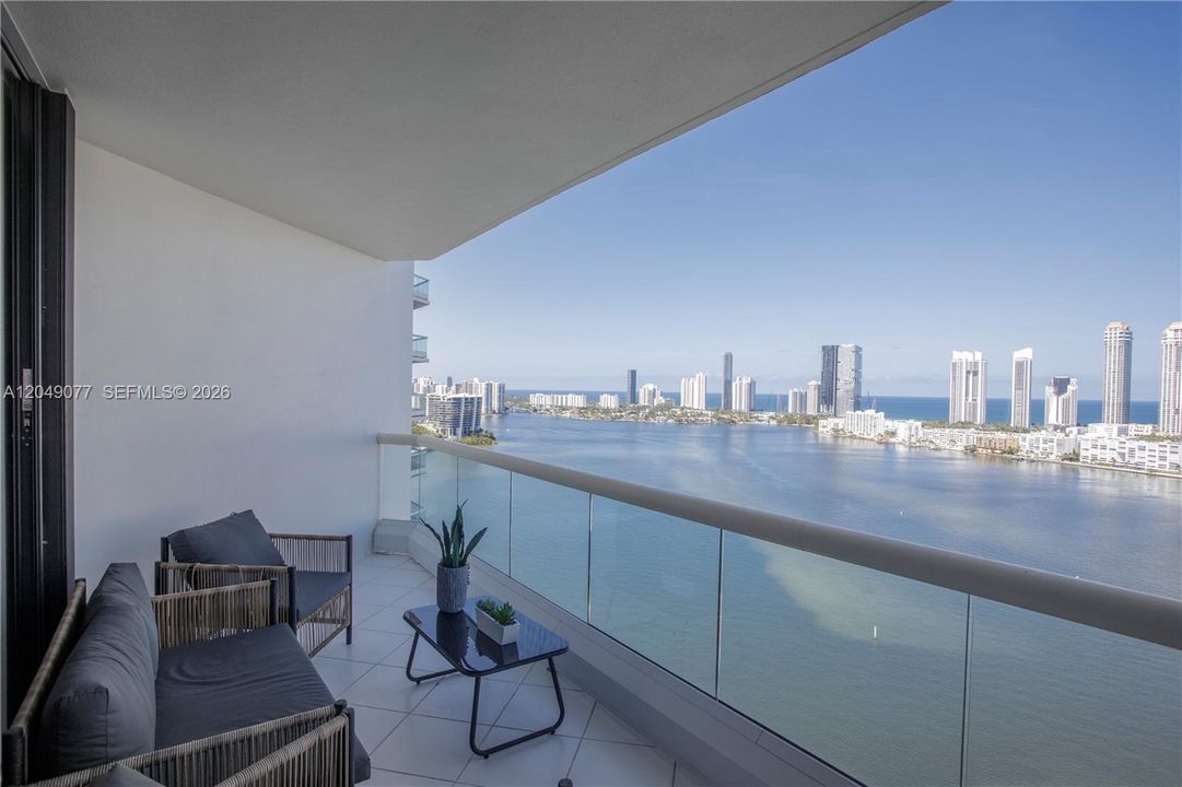 For Sale: $2,395,000 (3 beds, 3 baths, 2800 Square Feet)