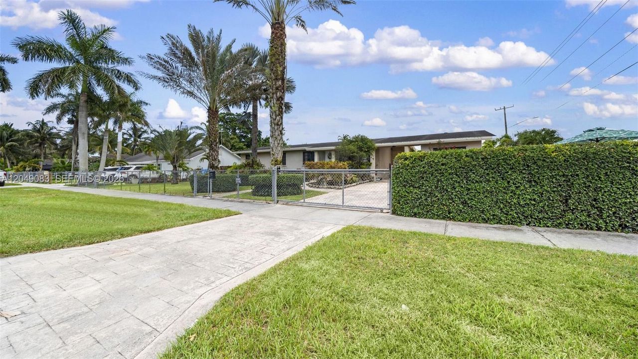 For Sale: $540,000 (3 beds, 2 baths, 1346 Square Feet)