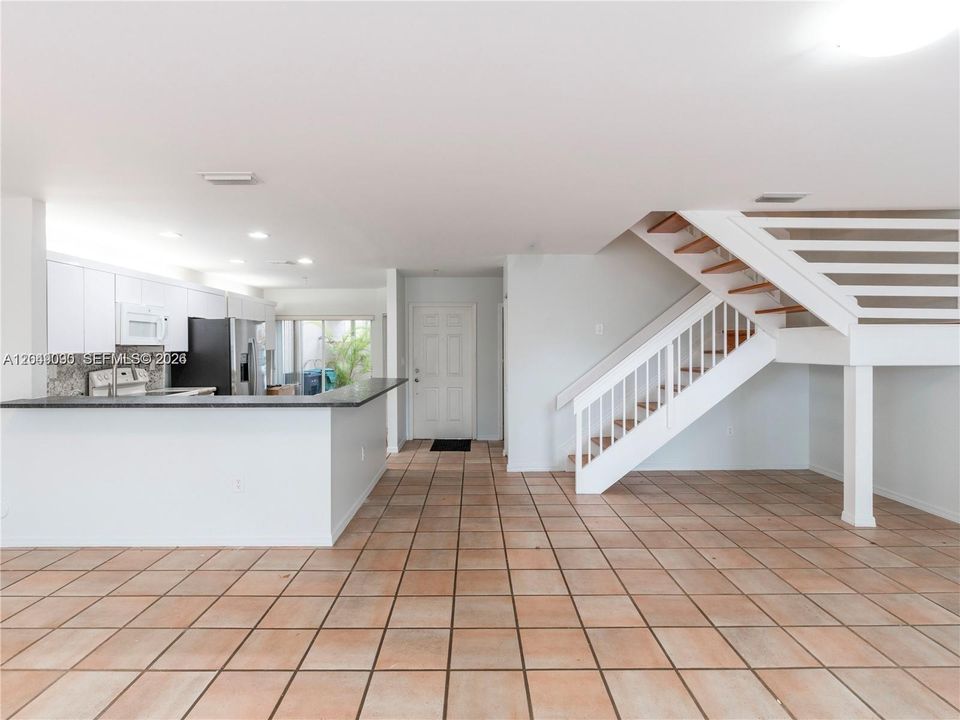 For Rent: $3,900 (3 beds, 2 baths, 1898 Square Feet)