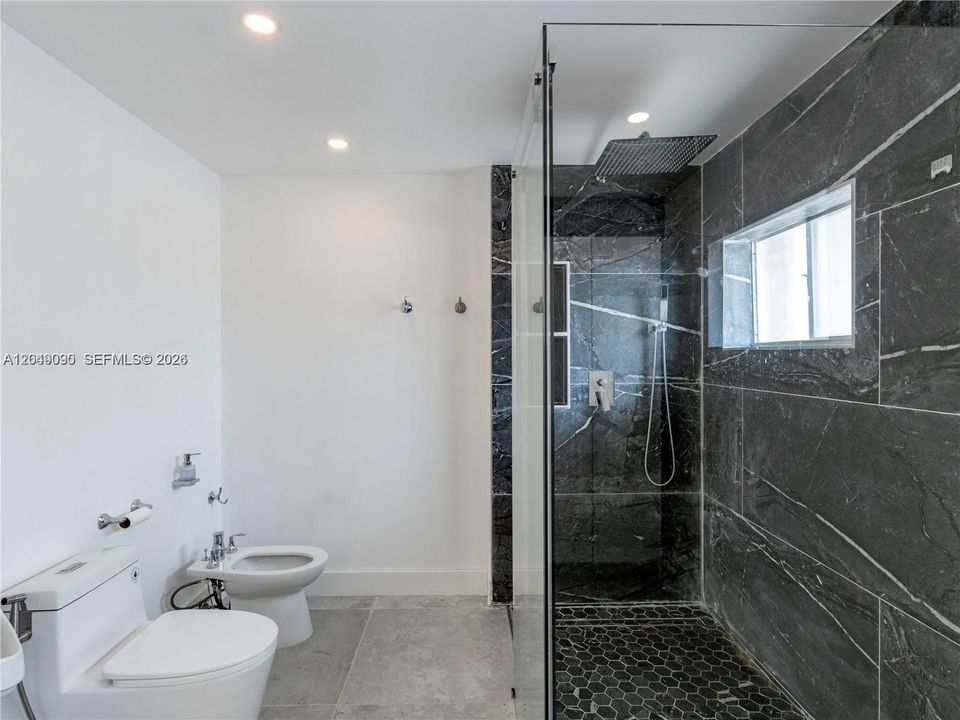 For Rent: $3,900 (3 beds, 2 baths, 1898 Square Feet)
