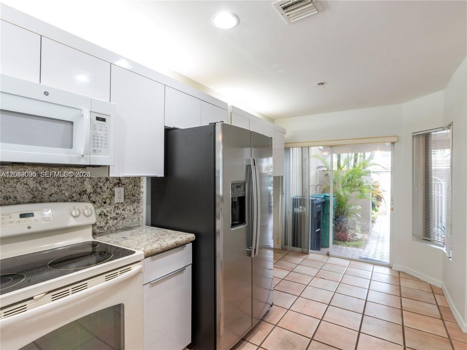 For Rent: $3,900 (3 beds, 2 baths, 1898 Square Feet)