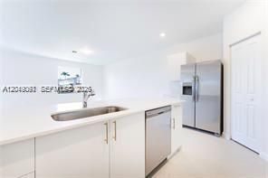For Rent: $4,250 (3 beds, 2 baths, 1641 Square Feet)