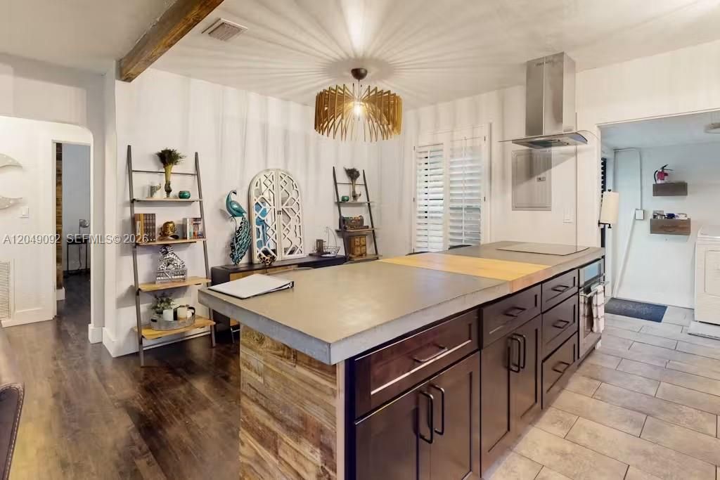 В аренду: $4,150 (3 спален, 3 ванн, 1106 Квадратных фут)
