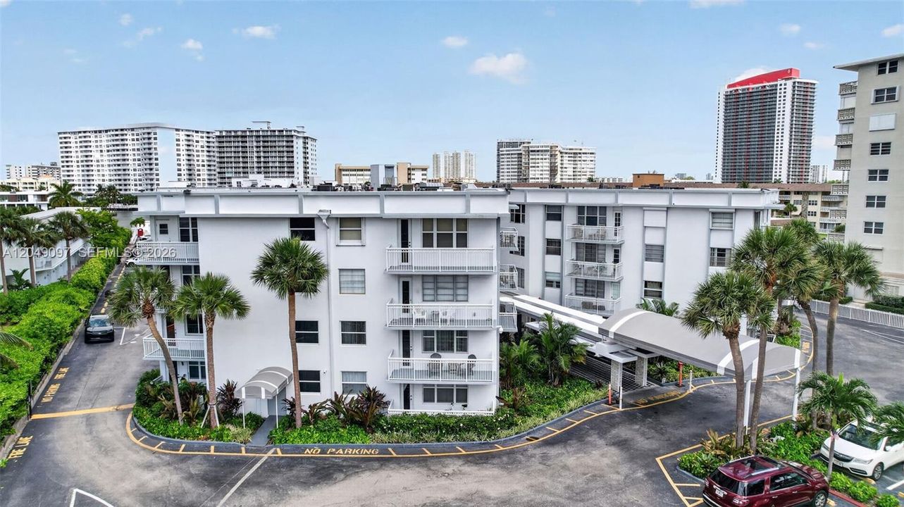 For Sale: $235,000 (1 beds, 1 baths, 700 Square Feet)