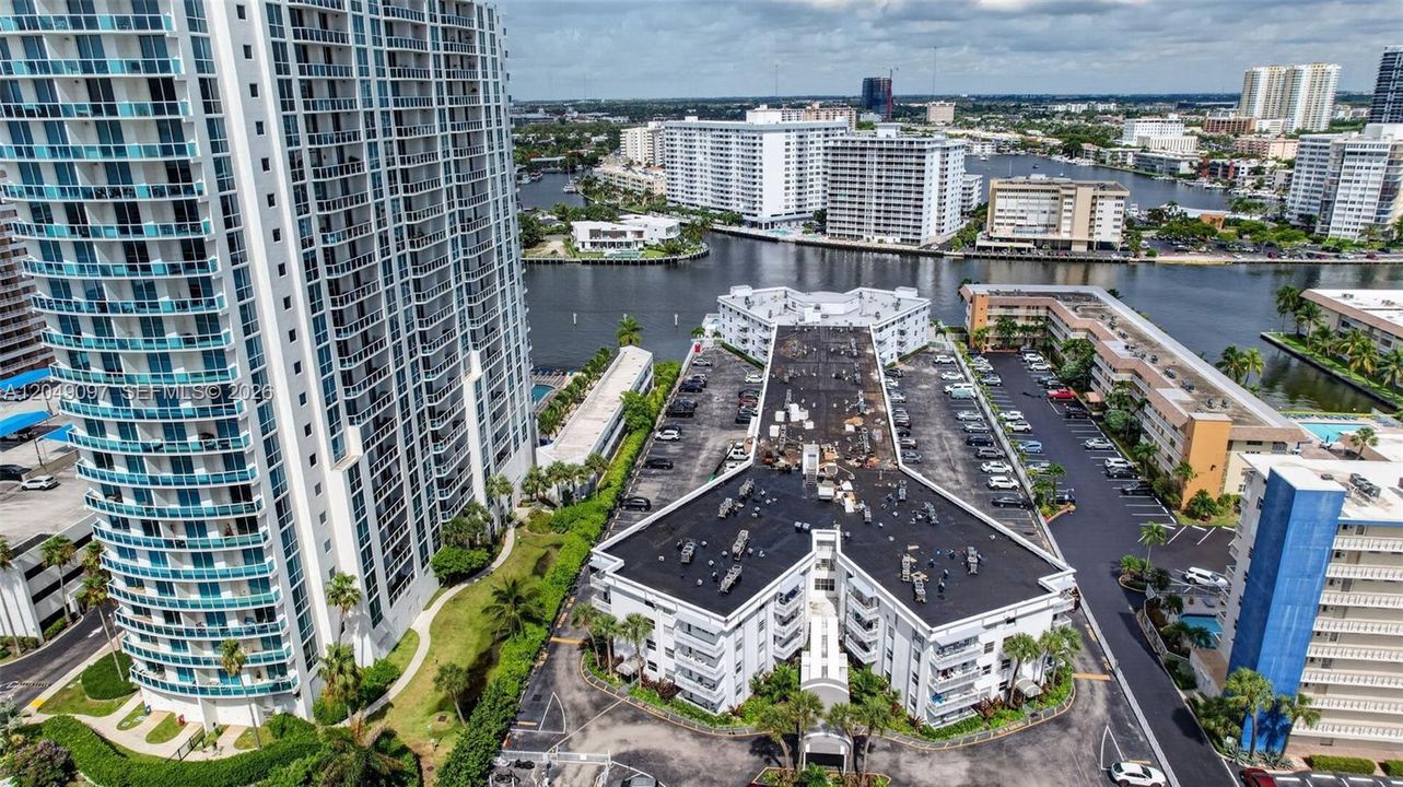 For Sale: $235,000 (1 beds, 1 baths, 700 Square Feet)
