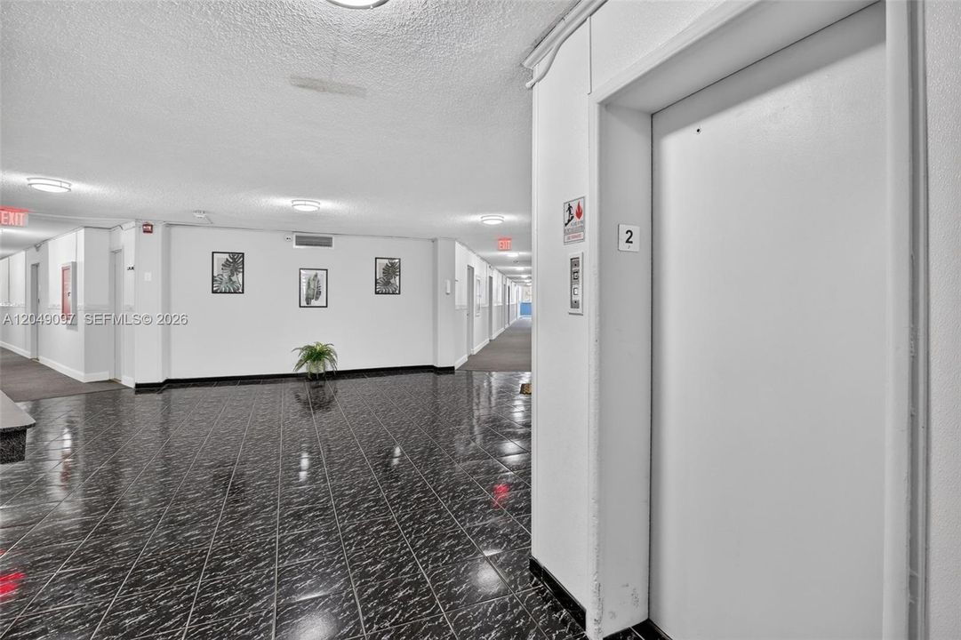 For Sale: $235,000 (1 beds, 1 baths, 700 Square Feet)