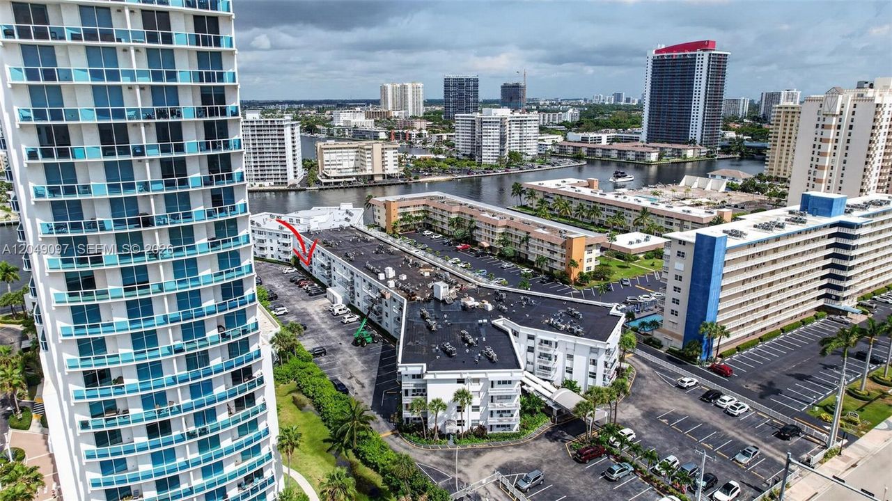 For Sale: $235,000 (1 beds, 1 baths, 700 Square Feet)