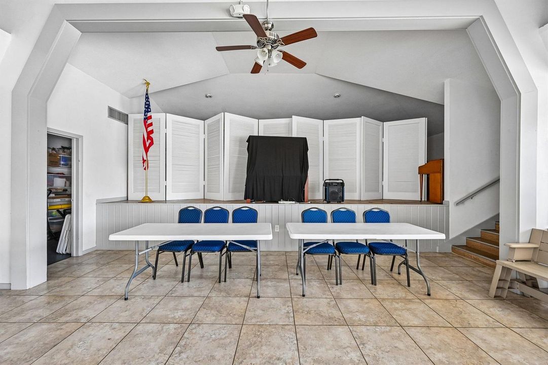 42-web-or-mls-NE 17th Ave 202-1707-902