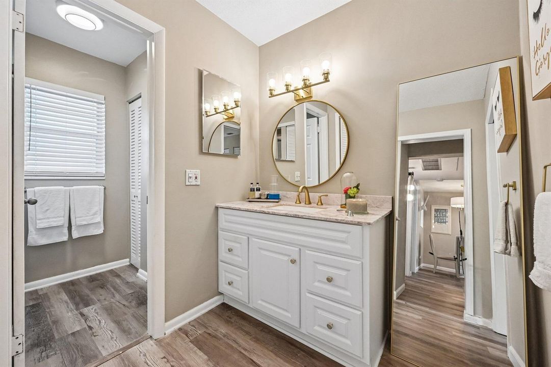 18-web-or-mls-NE 17th Ave 202-S1707-018