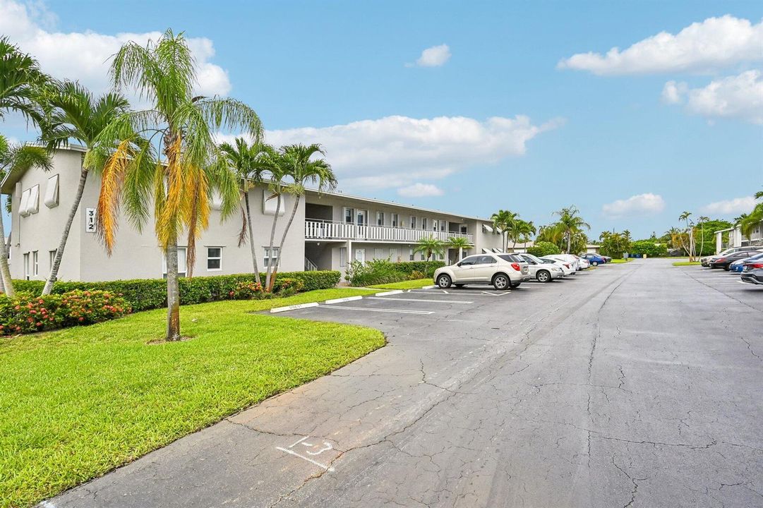 4-web-or-mls-NE 17th Ave 202-S1707-004