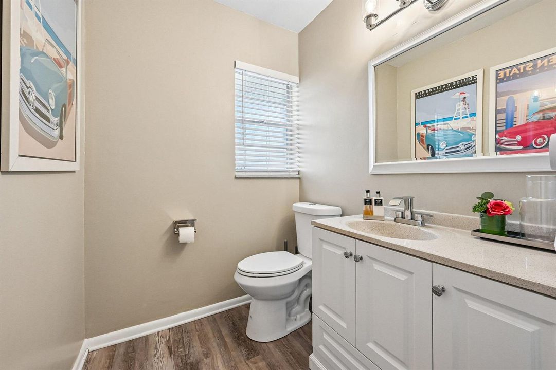 21-web-or-mls-NE 17th Ave 202-S1707-021