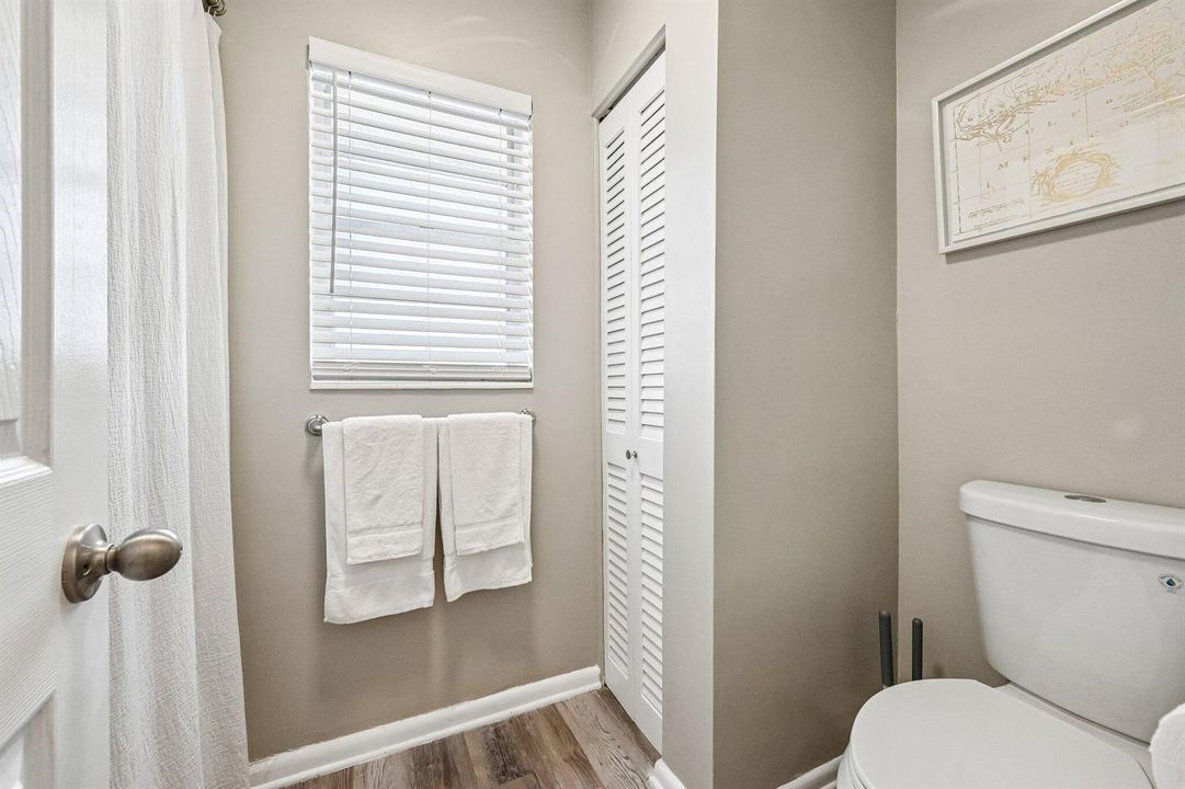 20-web-or-mls-NE 17th Ave 202-S1707-020