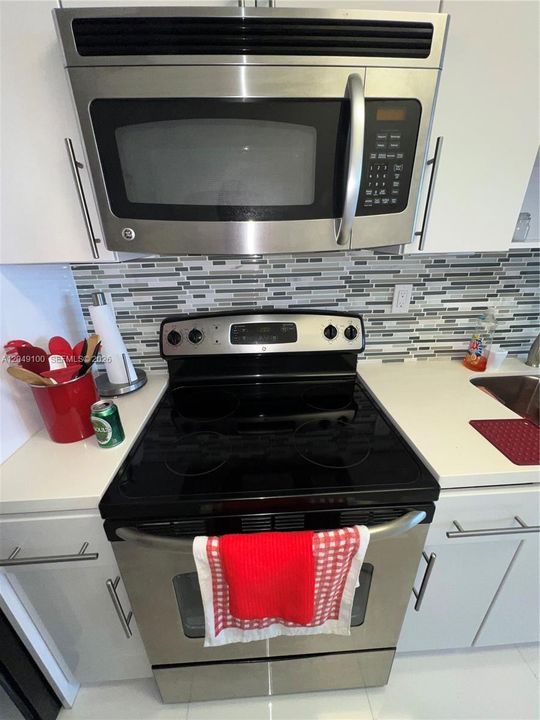 For Rent: $2,200 (0 beds, 1 baths, 515 Square Feet)