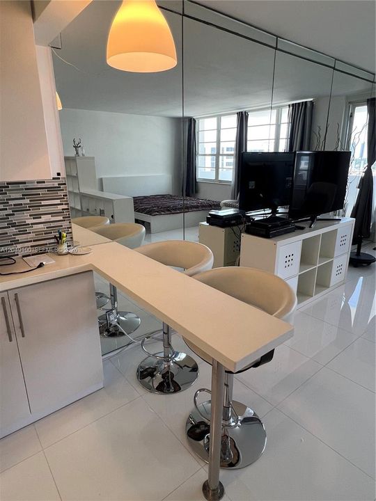 For Rent: $2,200 (0 beds, 1 baths, 515 Square Feet)