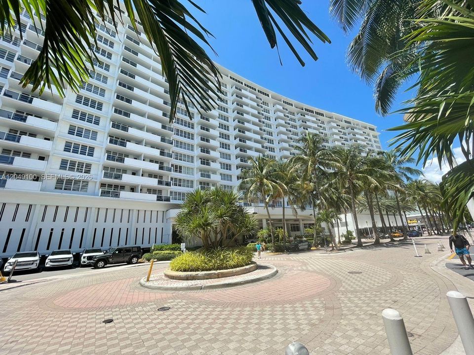 For Rent: $2,200 (0 beds, 1 baths, 515 Square Feet)