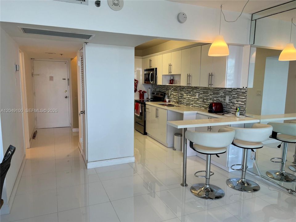 For Rent: $2,200 (0 beds, 1 baths, 515 Square Feet)