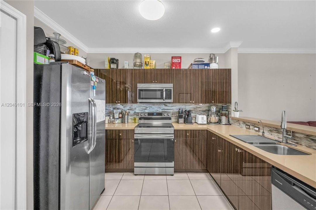For Rent: $2,999 (3 beds, 2 baths, 1450 Square Feet)