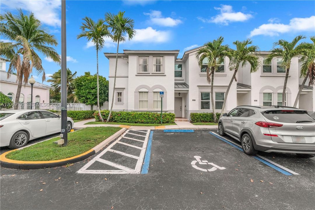 For Rent: $2,999 (3 beds, 2 baths, 1450 Square Feet)