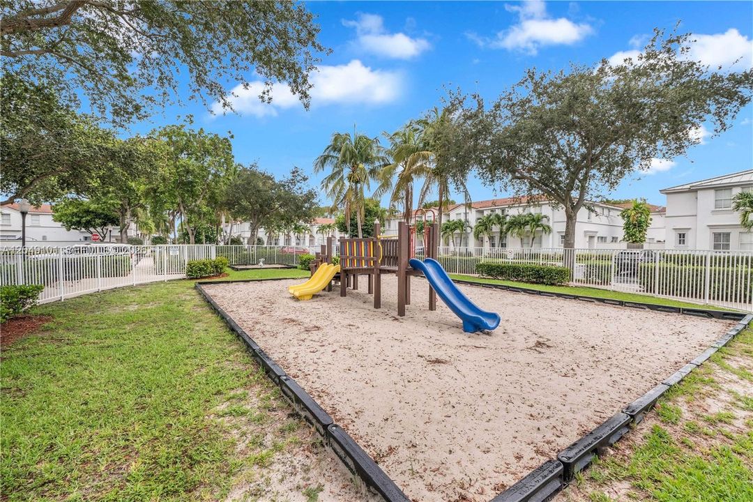 For Rent: $2,999 (3 beds, 2 baths, 1450 Square Feet)