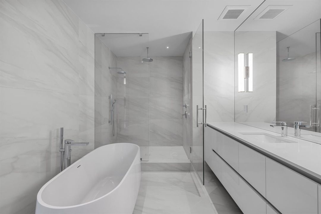 Separate Tub & Shower