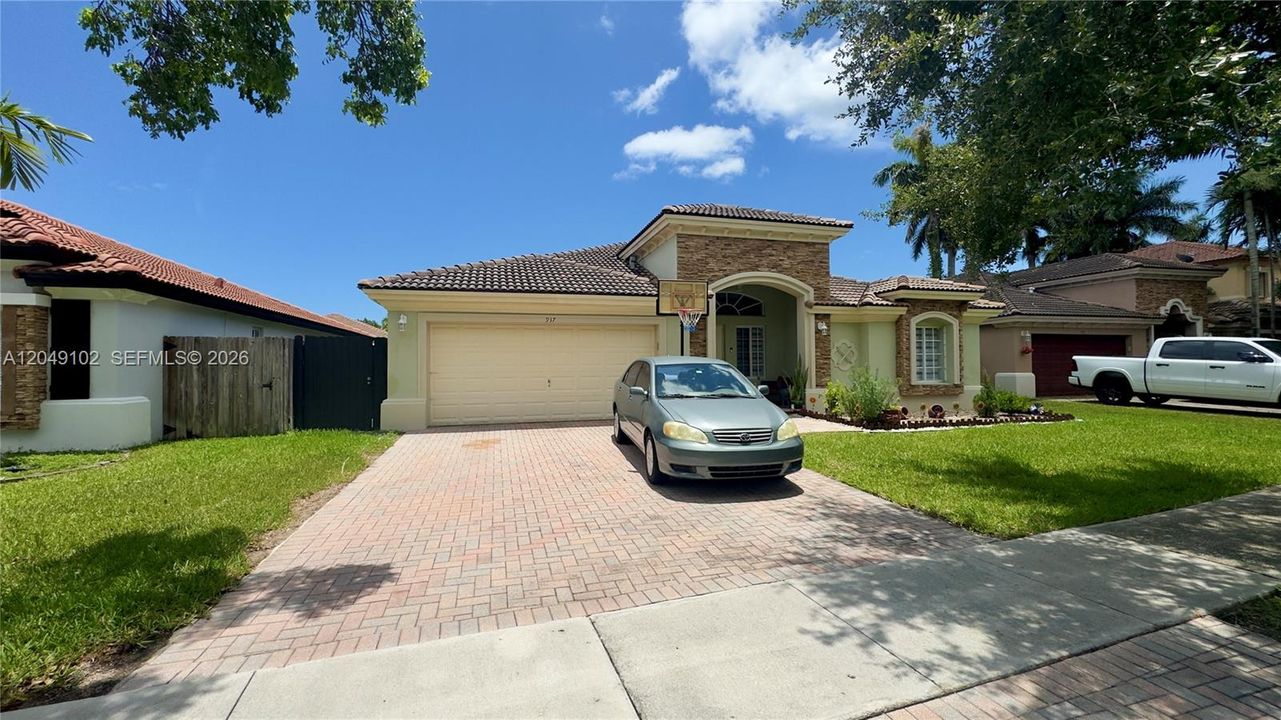 For Sale: $599,000 (4 beds, 3 baths, 1921 Square Feet)