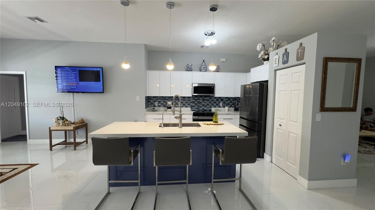 For Sale: $599,000 (4 beds, 3 baths, 1921 Square Feet)