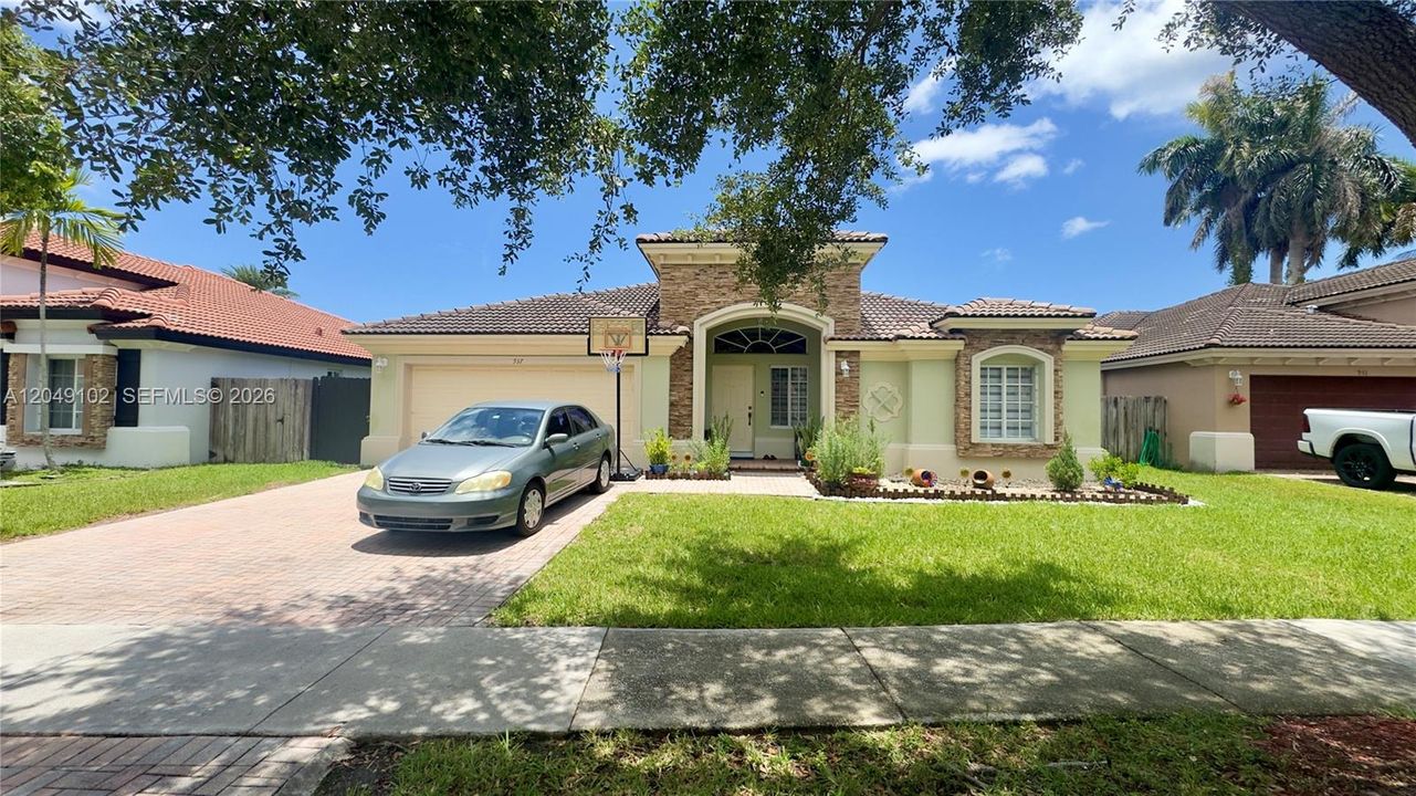 For Sale: $599,000 (4 beds, 3 baths, 1921 Square Feet)