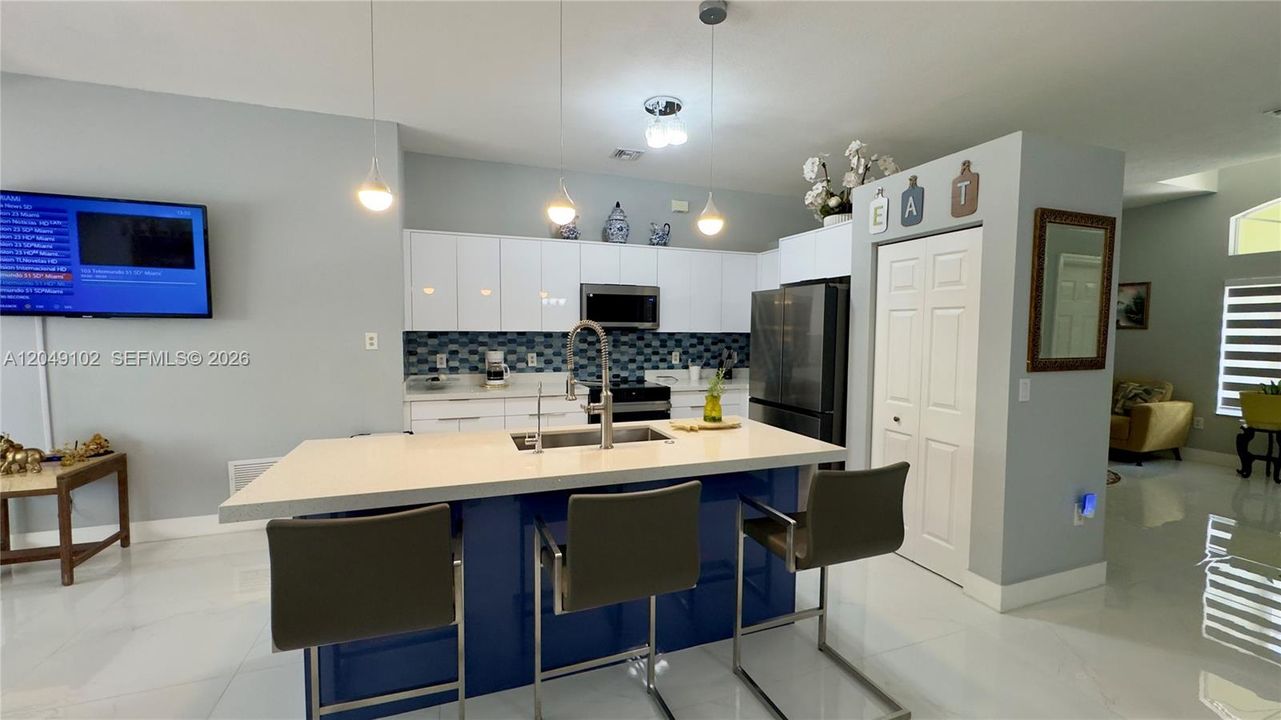 For Sale: $599,000 (4 beds, 3 baths, 1921 Square Feet)