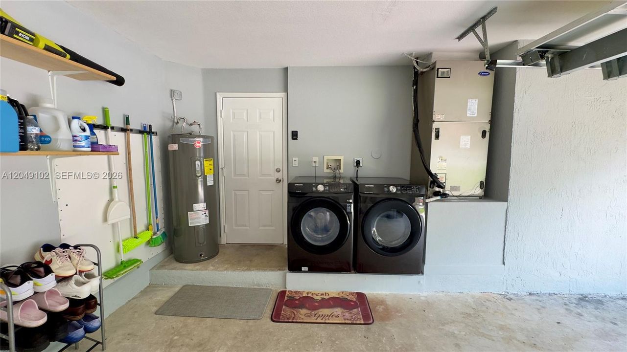 For Sale: $599,000 (4 beds, 3 baths, 1921 Square Feet)