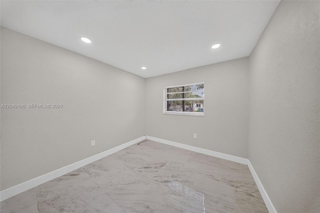For Rent: $2,500 (3 beds, 1 baths, 1192 Square Feet)