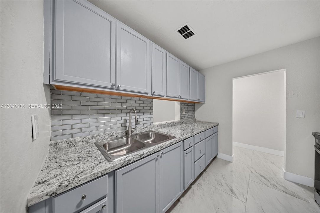 For Rent: $2,500 (3 beds, 1 baths, 1192 Square Feet)