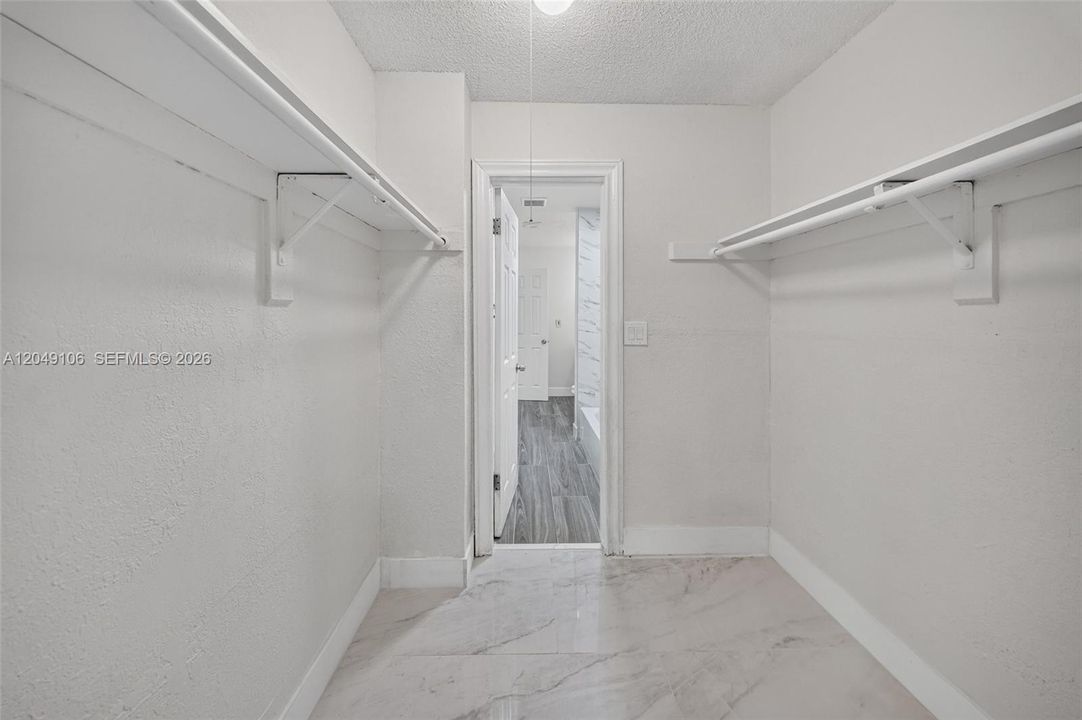 For Rent: $2,500 (3 beds, 1 baths, 1192 Square Feet)