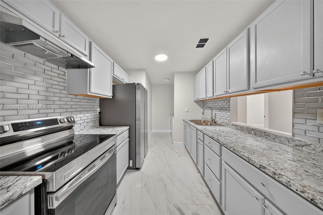 For Rent: $2,500 (3 beds, 1 baths, 1192 Square Feet)