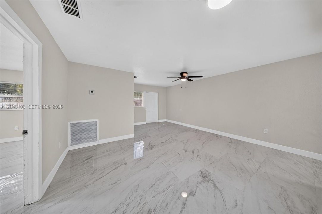 For Rent: $2,500 (3 beds, 1 baths, 1192 Square Feet)