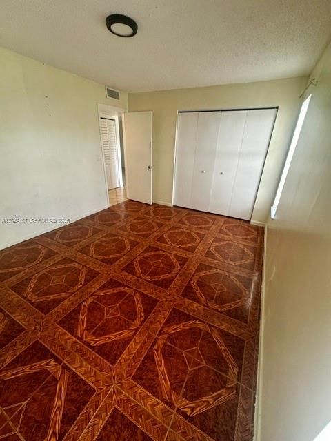 В аренду: $1,700 (2 спален, 1 ванн, 878 Квадратных фут)