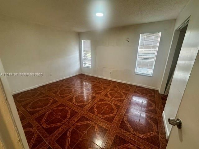В аренду: $1,700 (2 спален, 1 ванн, 878 Квадратных фут)