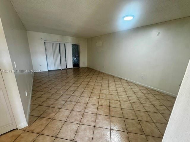 В аренду: $1,700 (2 спален, 1 ванн, 878 Квадратных фут)
