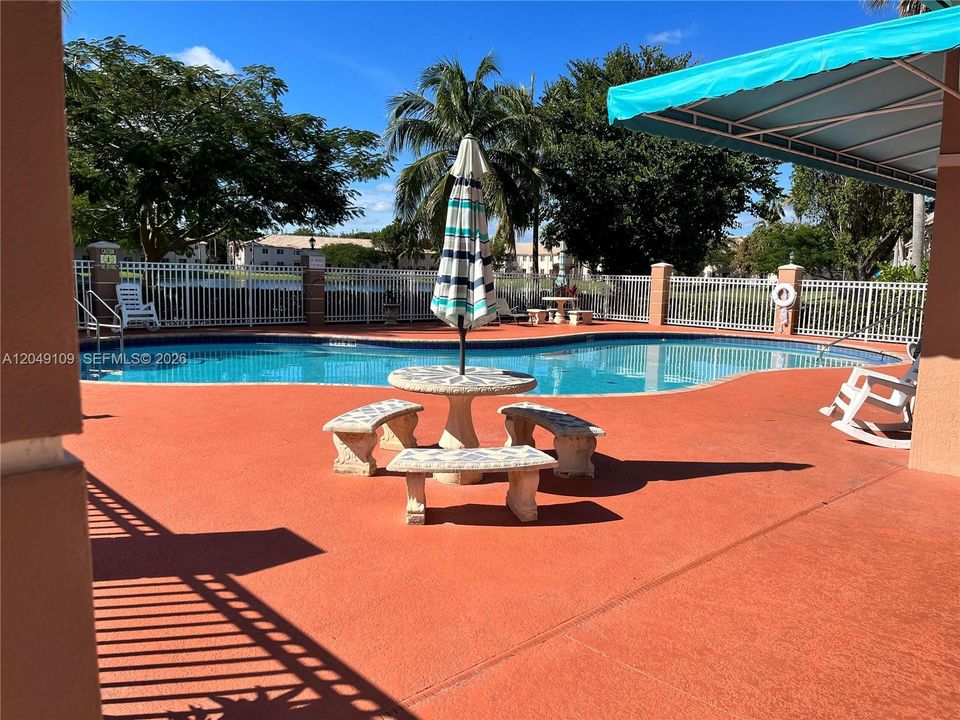 For Rent: $1,900 (2 beds, 2 baths, 822 Square Feet)